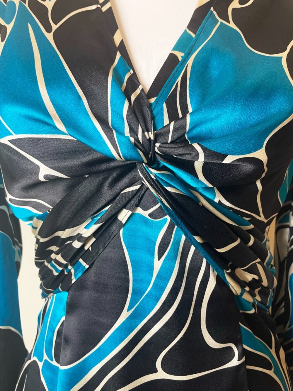 RARE 100% SILK CACHÉ Twist Front Blue Black Vintage Blouse Size Small EUC - Picture 4 of 10
